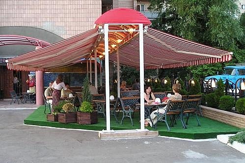 Открытое летнее кафе.jpg